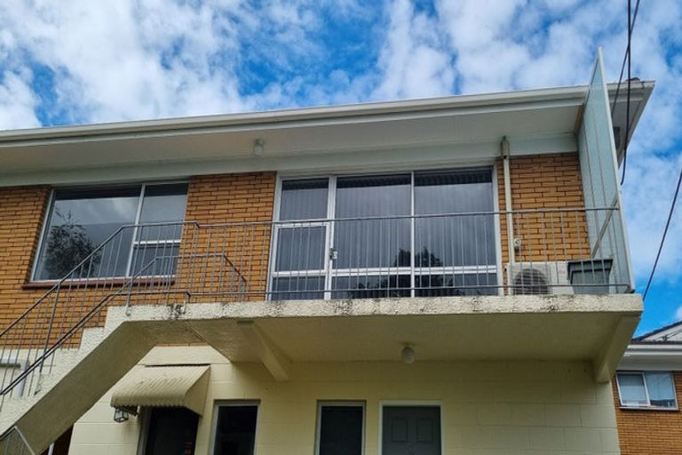 Photo of property in 1/15a Oates Road, Glen Eden, Auckland, 0602