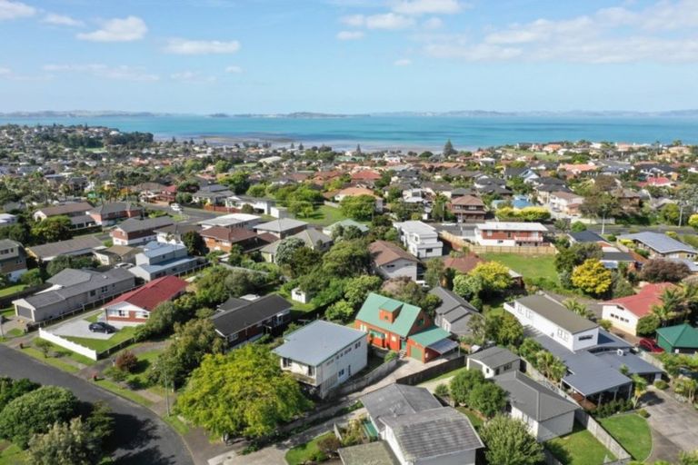 Photo of property in 1/12 Sorrel Crescent, Bucklands Beach, Auckland, 2012