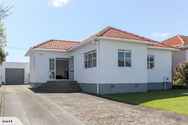 Photo of property in 103 Brooklands Road, Brooklands, New Plymouth, 4310