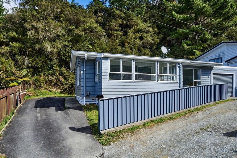 Photo of property in 2/22 Shackleton Grove, Stokes Valley, Lower Hutt, 5019