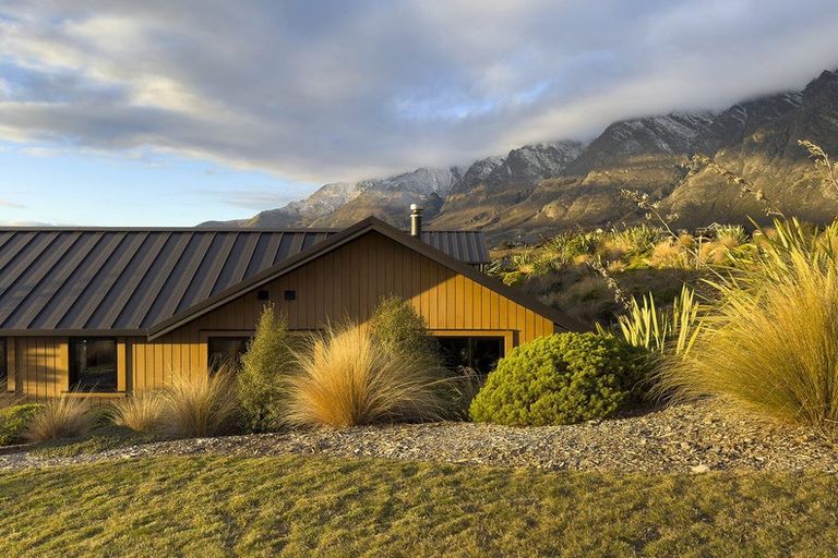 Photo of property in 6a Kinross Lane, Jacks Point, Queenstown, 9371