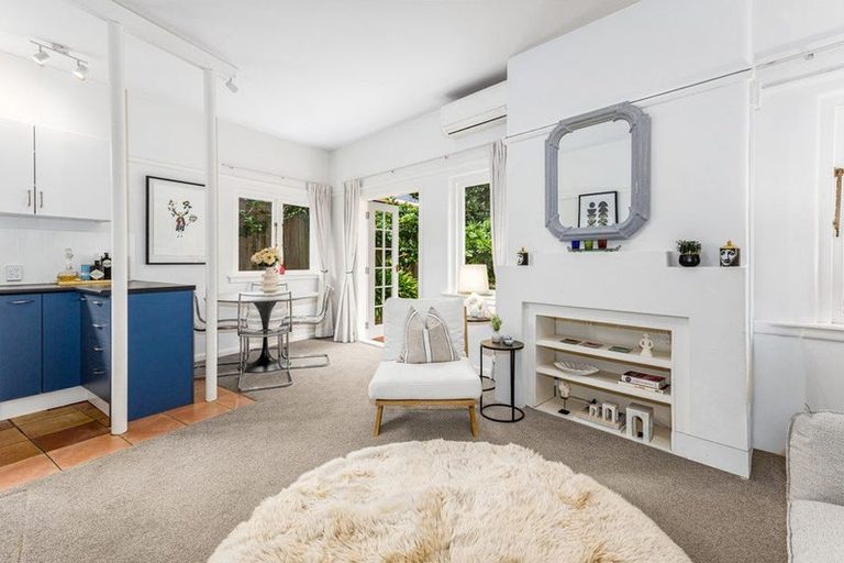 Photo of property in Hobson Flats, 4/1 Hobson Street, Pipitea, Wellington, 6011