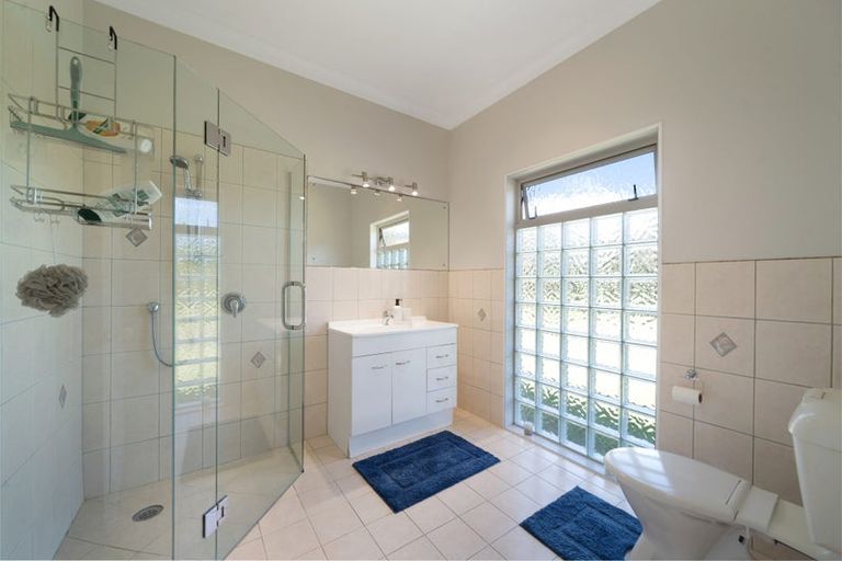 Photo of property in 154 Boord Crescent, Kumeu, 0891