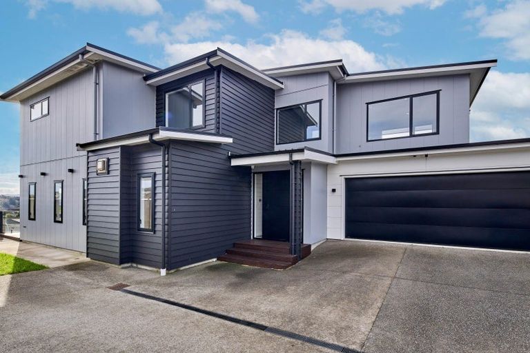 Photo of property in 15 Yorkshire Close, Whitby, Porirua, 5024