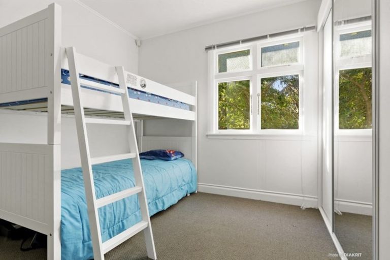 Photo of property in 3 Apu Crescent, Lyall Bay, Wellington, 6022