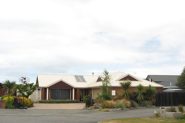 Photo of property in 4 Cobblewood Court, Parklands, Christchurch, 8083
