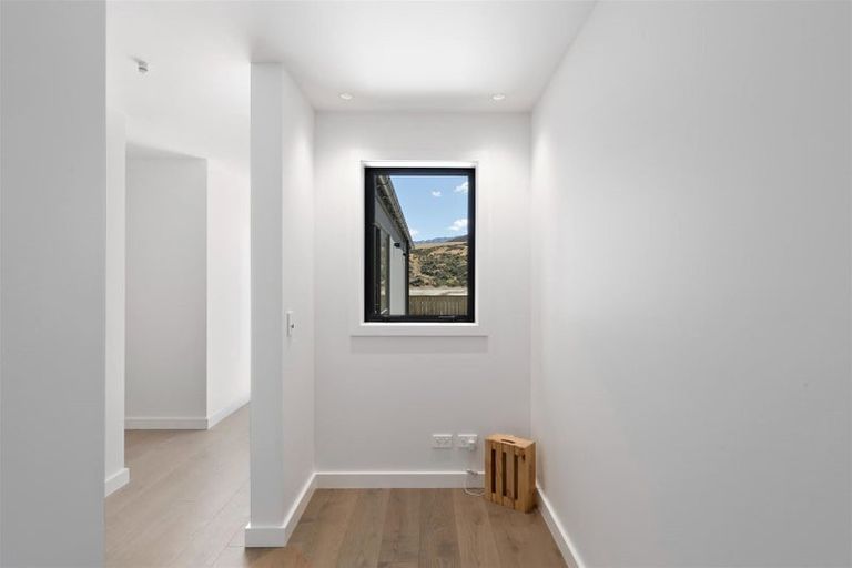 Photo of property in 20 Howden Drive, Jacks Point, 9371