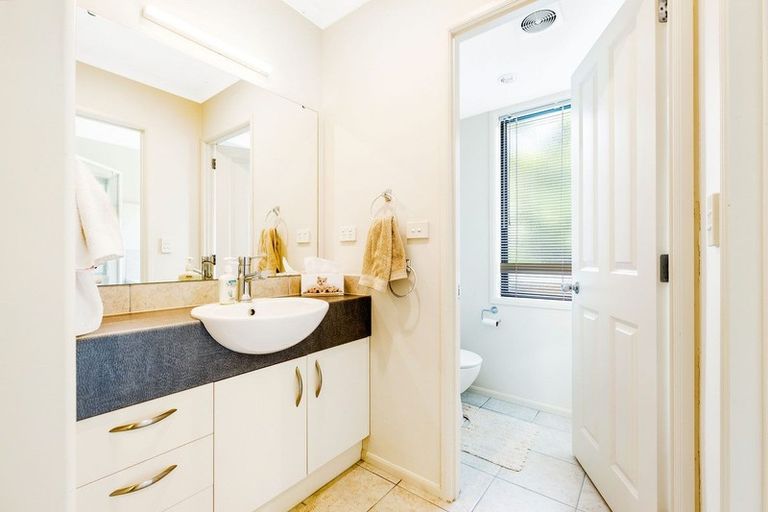 Photo of property in 20 Anchorite Way, Red Beach, 0932