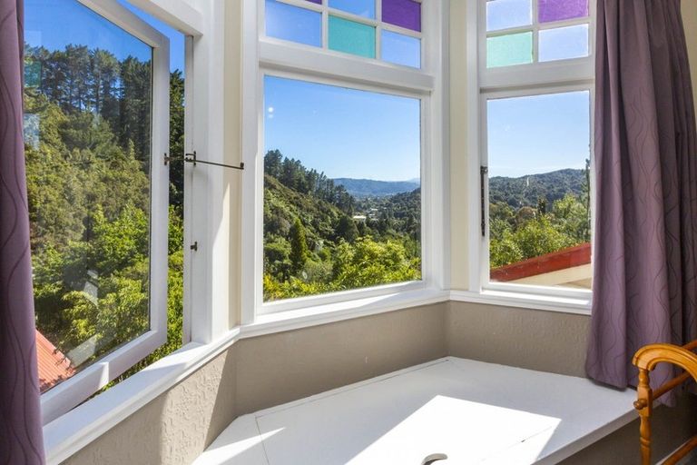 Photo of property in 62 Wyndham Road, Pinehaven, Upper Hutt, 5019