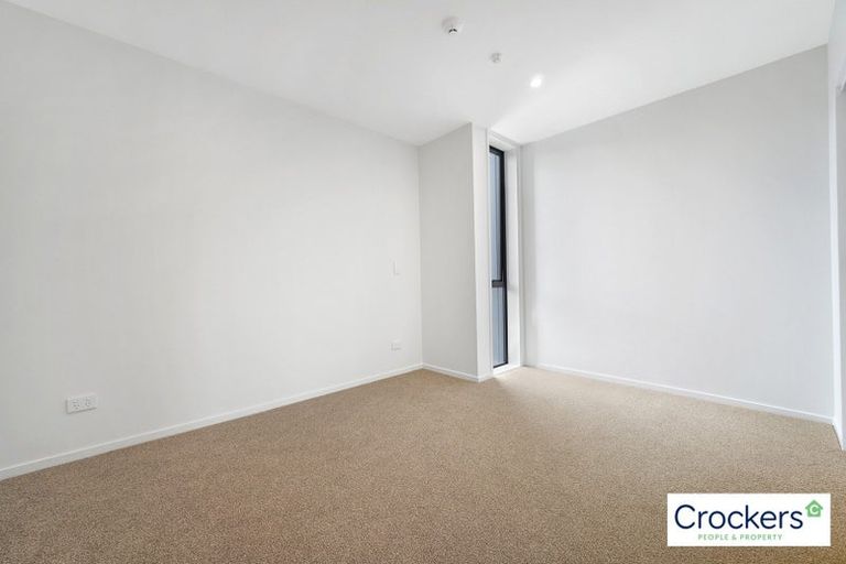 Photo of property in 2/2 Treasure Lane, Te Atatu South, Auckland, 0610