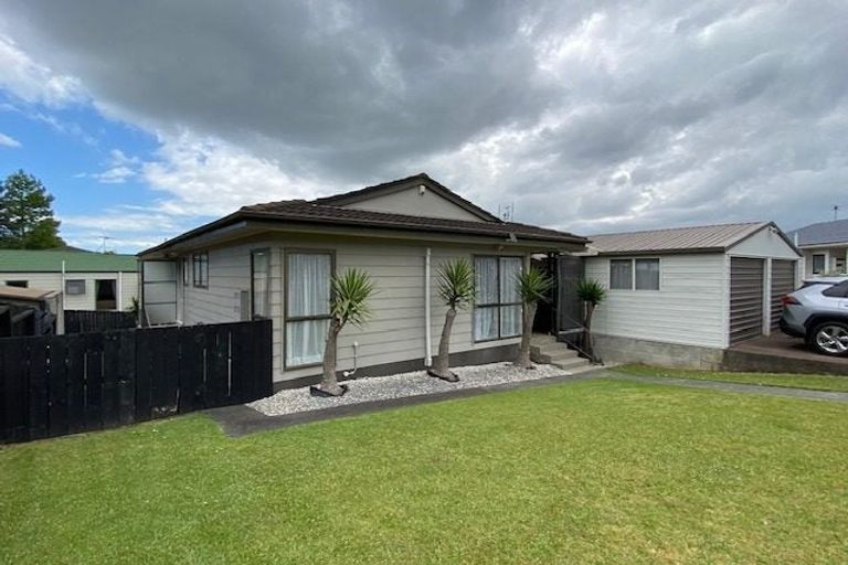 Photo of property in 17 Rotoma Rise, Clover Park, Auckland, 2019