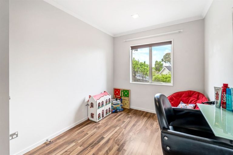 Photo of property in 80 Rising Parade, Fairview Heights, Auckland, 0632