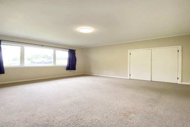 Photo of property in 26 Tawhana Crescent, Red Beach, 0932