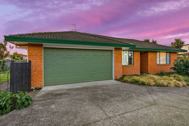 Photo of property in 9 Swanson Oaks, Swanson, Auckland, 0612
