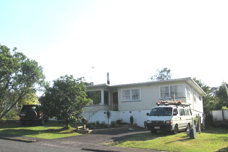 Photo of property in 8 Halberg Street, Glenfield, Auckland, 0629