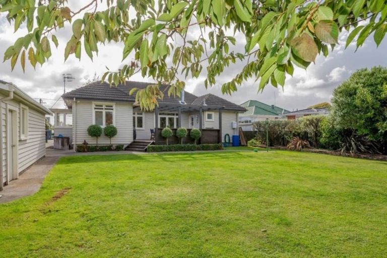 Photo of property in 184 Bath Street, Levin, 5510