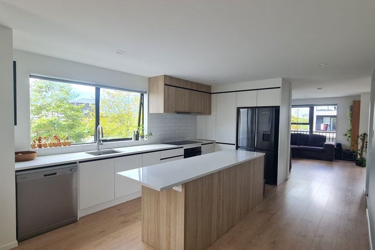 Photo of property in 5 Falcon Crescent, Hobsonville, Auckland, 0618