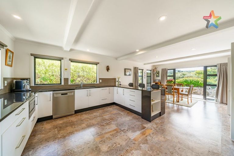 Photo of property in 3 George Gee Drive, Korokoro, Lower Hutt, 5012