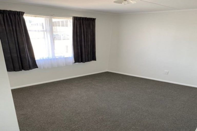 Photo of property in 12 Mosston Road, Castlecliff, Whanganui, 4501