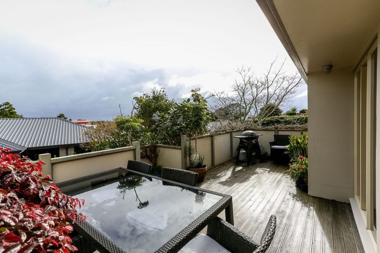 Photo of property in 1 Orlando Close, Frankleigh Park, New Plymouth, 4310