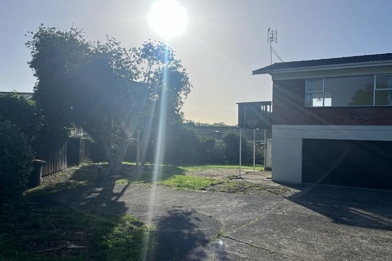 Photo of property in 9 La Perouse Street, Botany Downs, Auckland, 2010