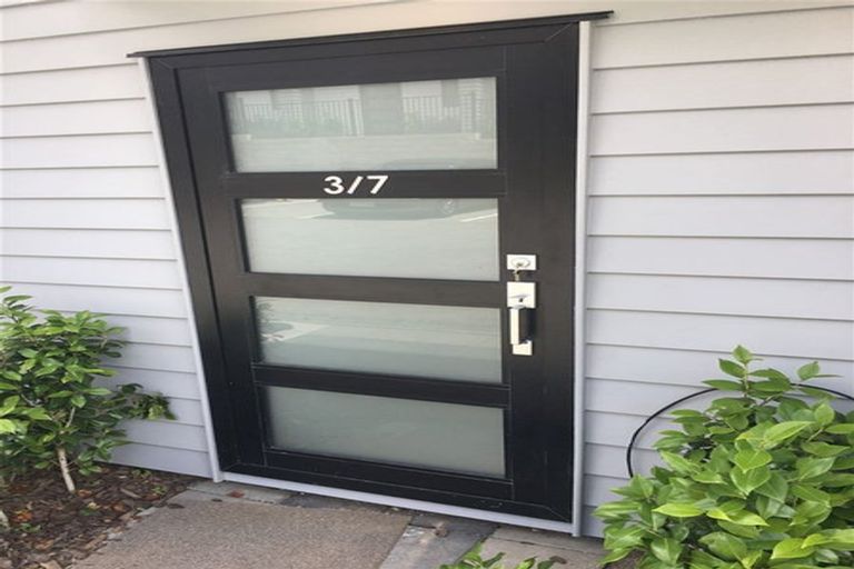 Photo of property in 3/7 South Pacific Place, Henderson, Auckland, 0612