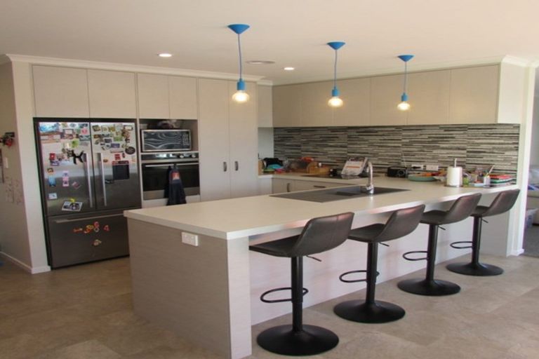 Photo of property in 208 Navigation Drive, Whitby, Porirua, 5024