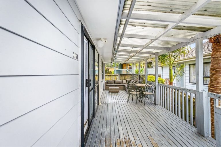 Photo of property in 2/20 Landsdale Place, Massey, Auckland, 0614