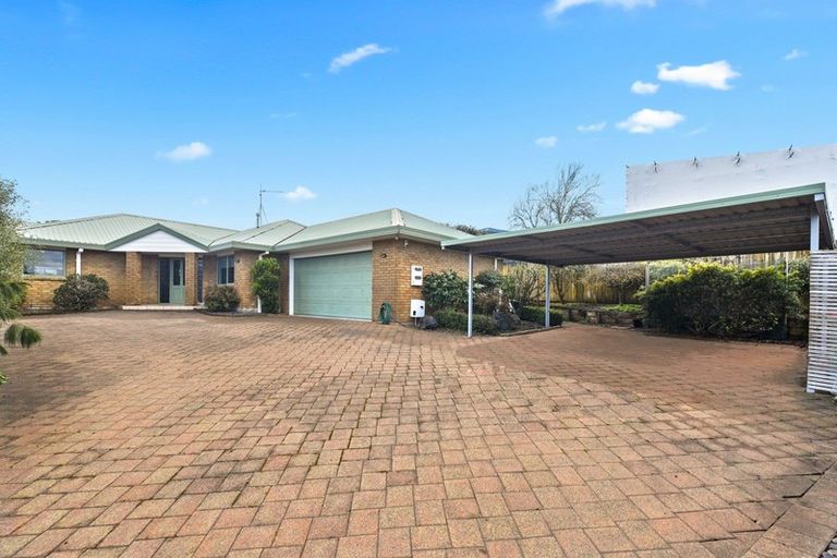 Photo of property in 10 Guernsey Place, Grandview Heights, Hamilton, 3200