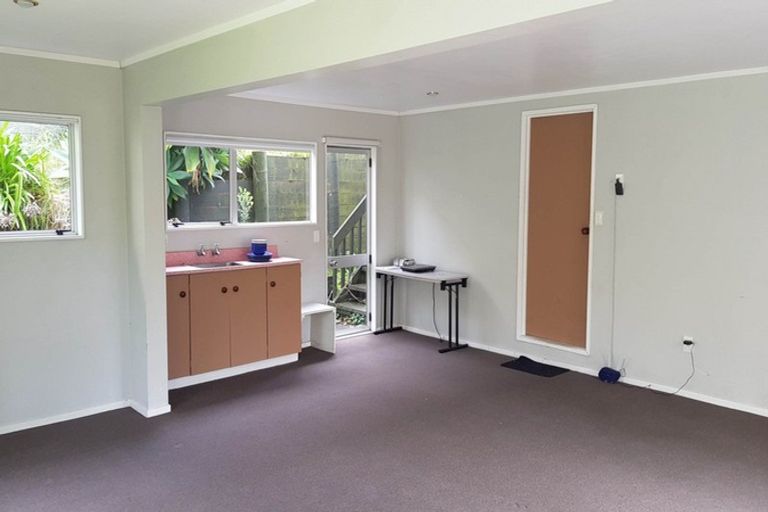 Photo of property in 23 Trias Road, Totara Vale, Auckland, 0629