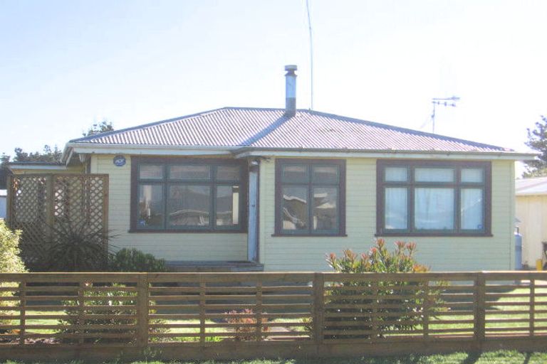 Photo of property in 9 Edinburgh Terrace, Foxton Beach, Foxton, 4815