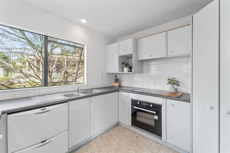 Photo of property in 11 Mizpah Road, Waiake, Auckland, 0630