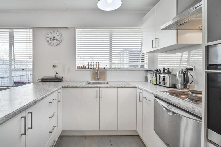 Photo of property in 1/410 Avenue Road West, Hastings, 4122