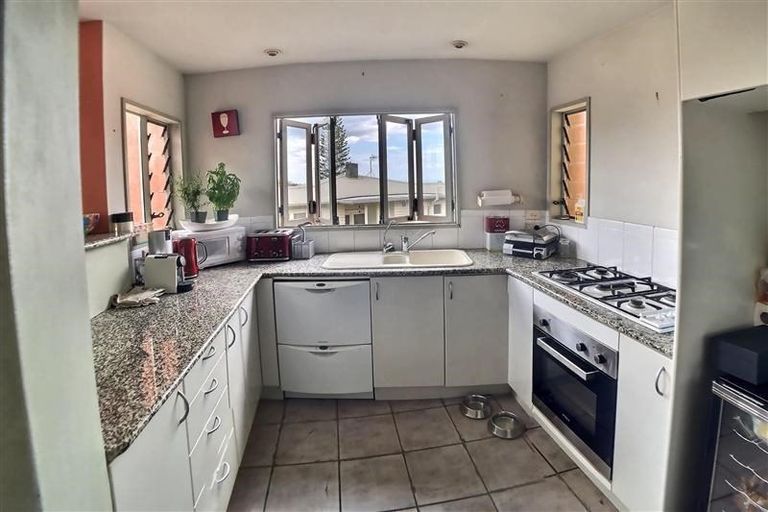 Photo of property in 2/55 East Coast Road, Milford, Auckland, 0620