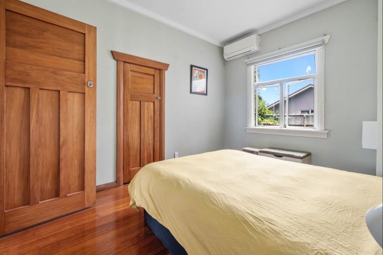 Photo of property in 180 Brooklands Road, Vogeltown, New Plymouth, 4310