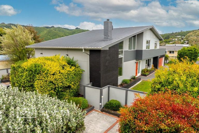 Photo of property in 1 Roband Crescent, Brown Owl, Upper Hutt, 5018