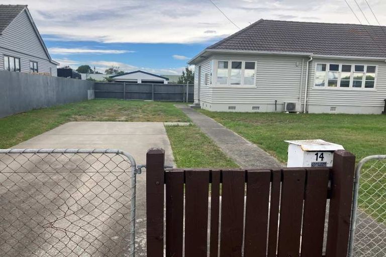Photo of property in 12 Hardy Street, New Brighton, Christchurch, 8061