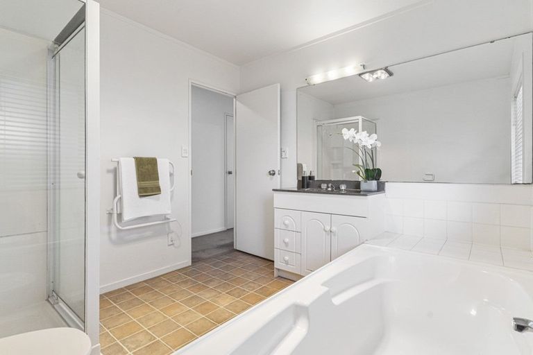 Photo of property in 22 Davington Way, Burswood, Auckland, 2013