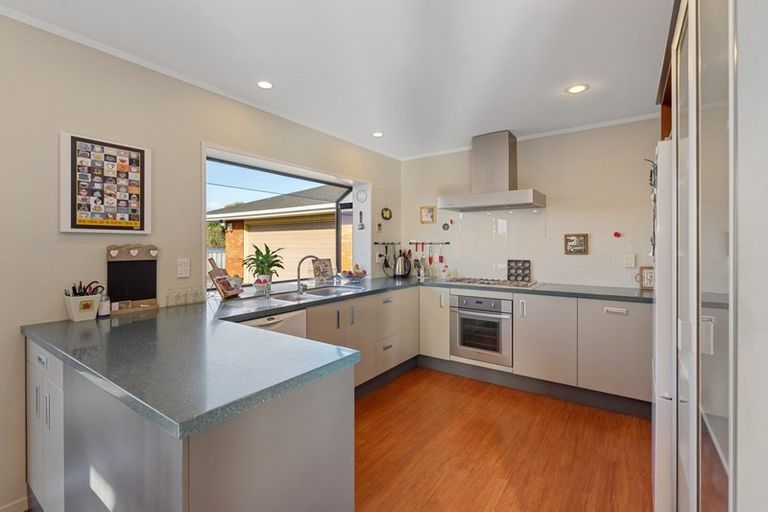 Photo of property in 6 Queens Road, Waikanae Beach, Waikanae, 5036