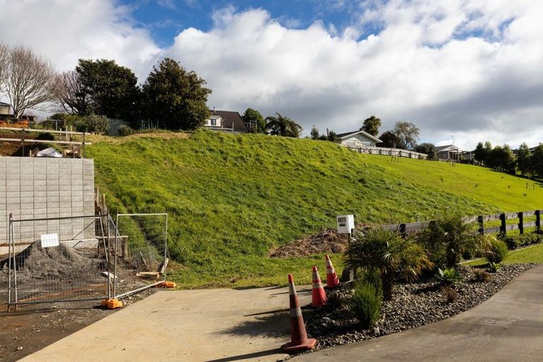 Photo of property in 7b Montrose Place, Highlands Park, New Plymouth, 4312