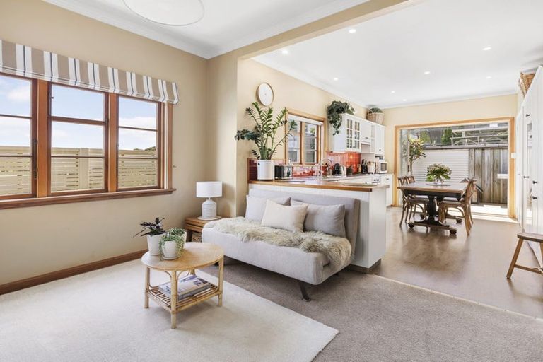 Photo of property in 201 Townsend Road, Miramar, Wellington, 6022