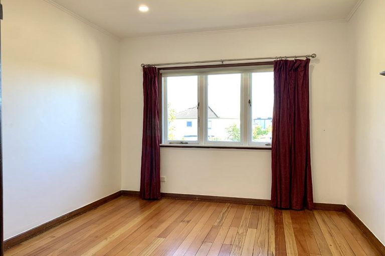 Photo of property in 86 Mcleod Road, Te Atatu South, Auckland, 0610