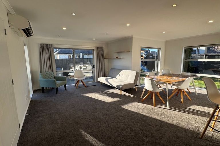 Photo of property in 2 Whio Close, Parklands, Christchurch, 8083