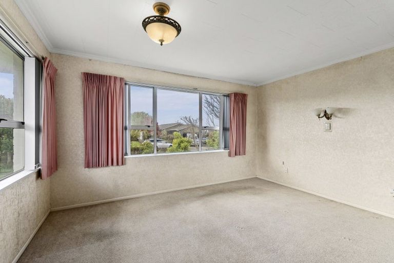 Photo of property in 20 Mayfair Place, Westown, New Plymouth, 4310