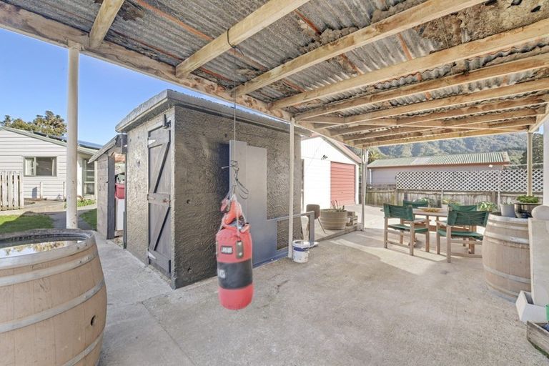 Photo of property in 29 Oxford Street, Picton, 7220