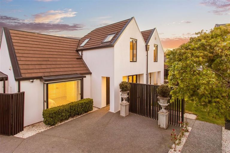 Photo of property in 2a Wairarapa Terrace, Merivale, Christchurch, 8014