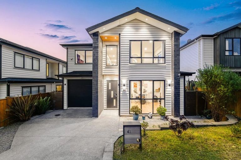 Photo of property in 41 Windlass Street, Long Bay, Auckland, 0630