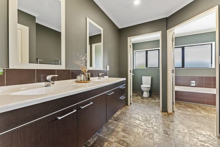 Photo of property in 2 Masefield Terrace, Kelvin Grove, Palmerston North, 4414