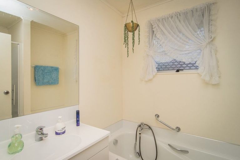 Photo of property in 6 Clyde Carr Crescent, Waimataitai, Timaru, 7910