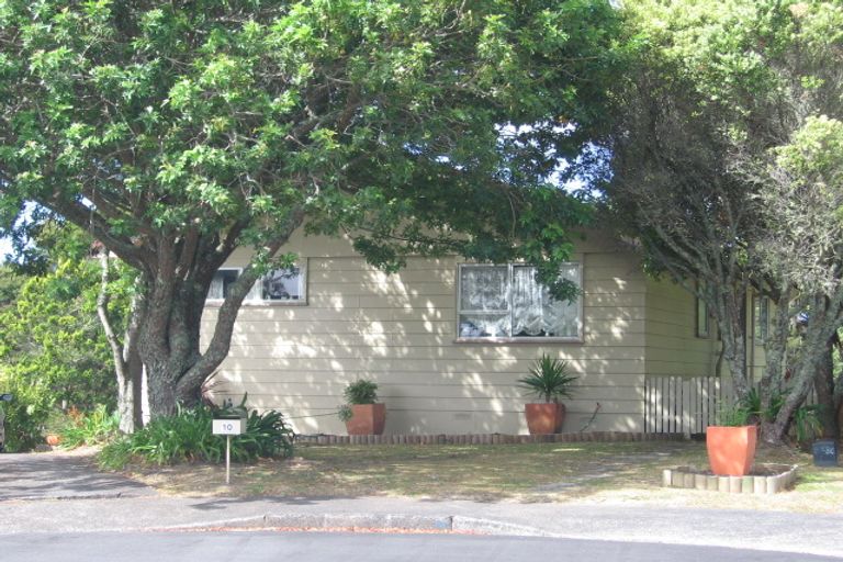 Photo of property in 10 Classic Grove, Bayview, Auckland, 0629